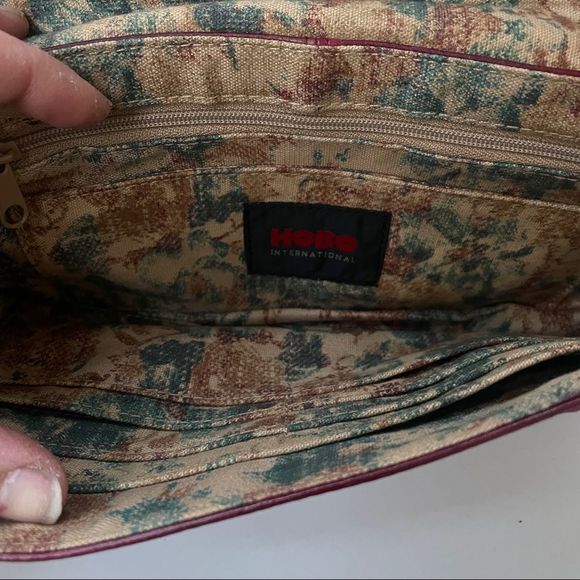 HOBO INTERNATIONAL | Leather Bow Clutch With Chain - Picture 2 of 9